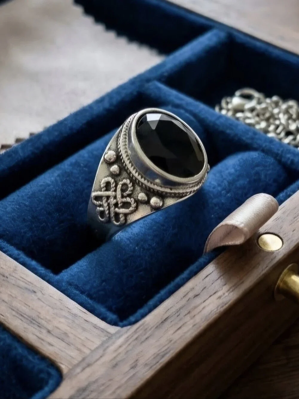 BLACK ONYX SIGNET MENS QUALITY TITANIUM ENGRAVED SILVER SIZE 9 RING